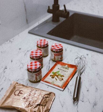 Jak przygotować wygodne miejsce do pracy przy kuchennym stole